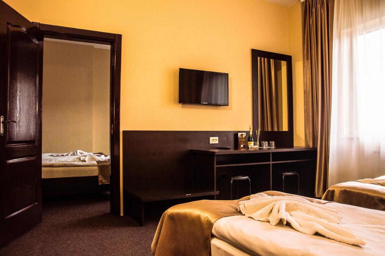 Malyvo Hotel Deliatyn ภายนอก รูปภาพ