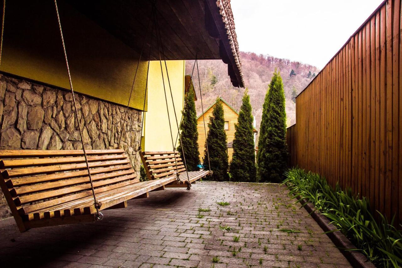 Malyvo Hotel Deliatyn ภายนอก รูปภาพ