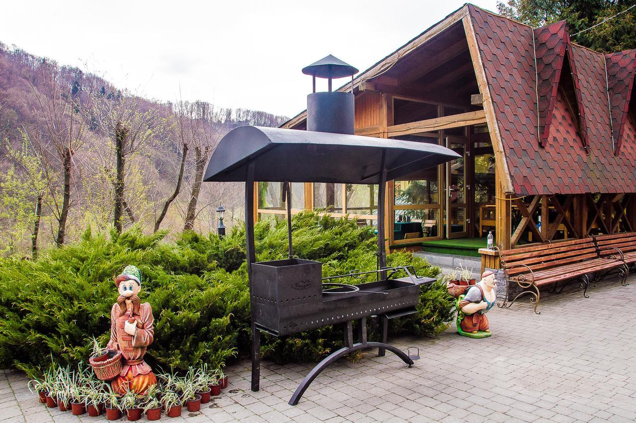 Malyvo Hotel Deliatyn ภายนอก รูปภาพ